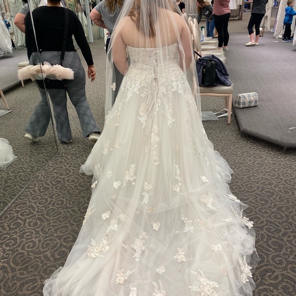 David’s Bridal wedding dress; complete with veil and rose gold belt - Picture 3 of 12